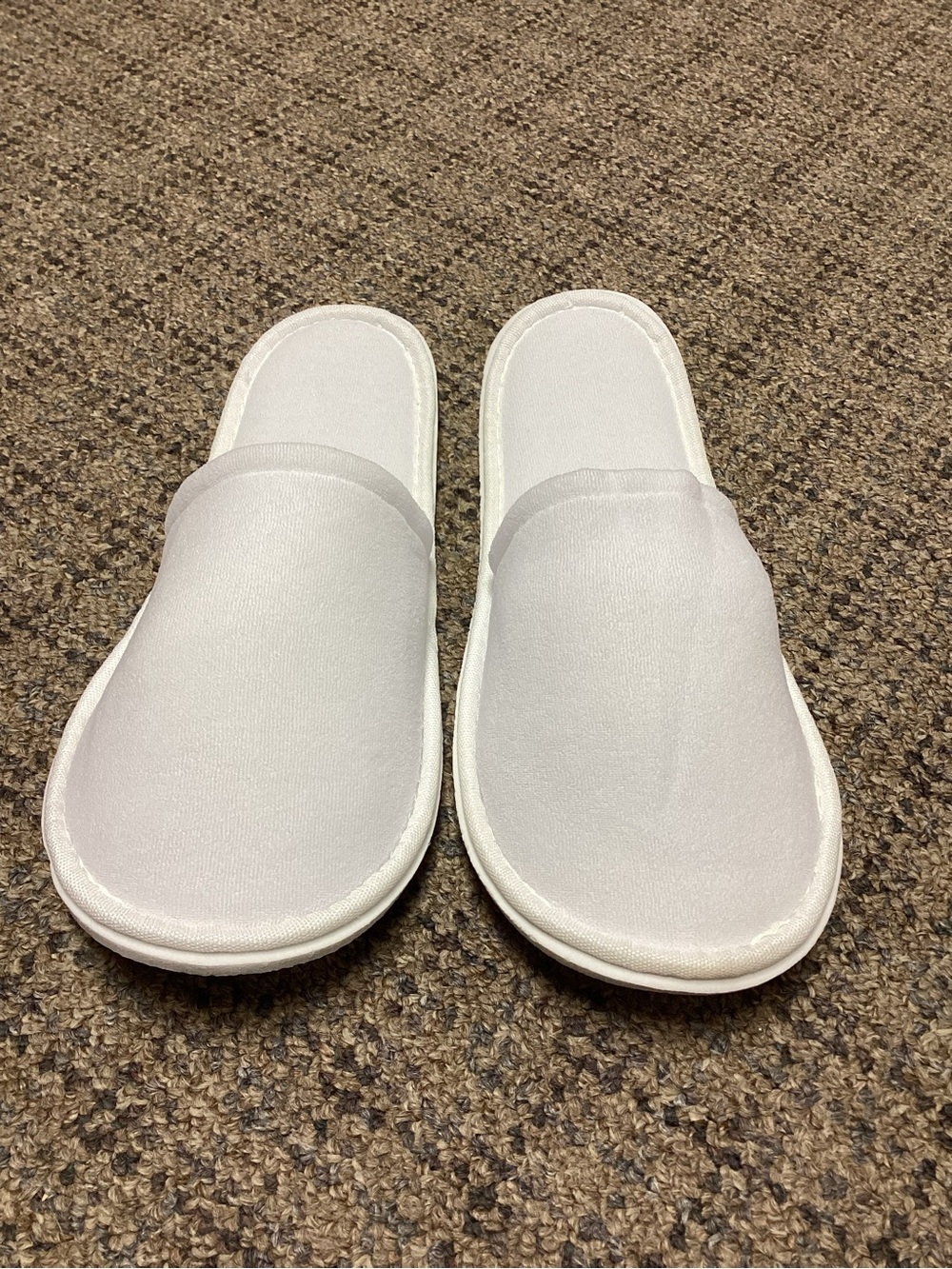 Unisex White Spa Slippers - Comfortable Slip-On House Shoes * Size M/L * NWOT